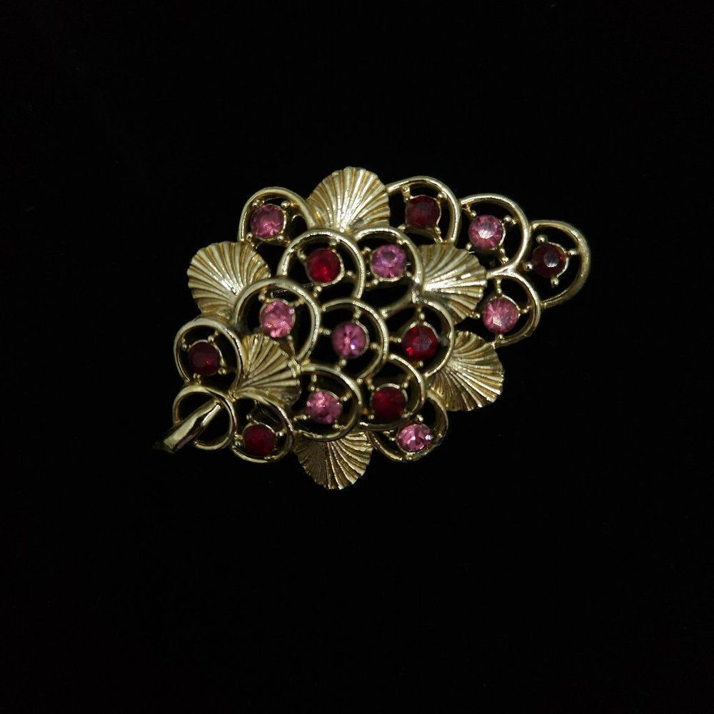 Vintage 50s Coro Gold Tone Leaf Brooch Pin with Red & Pink Rhinestones